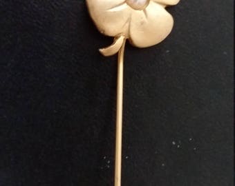 Gold color flower spin