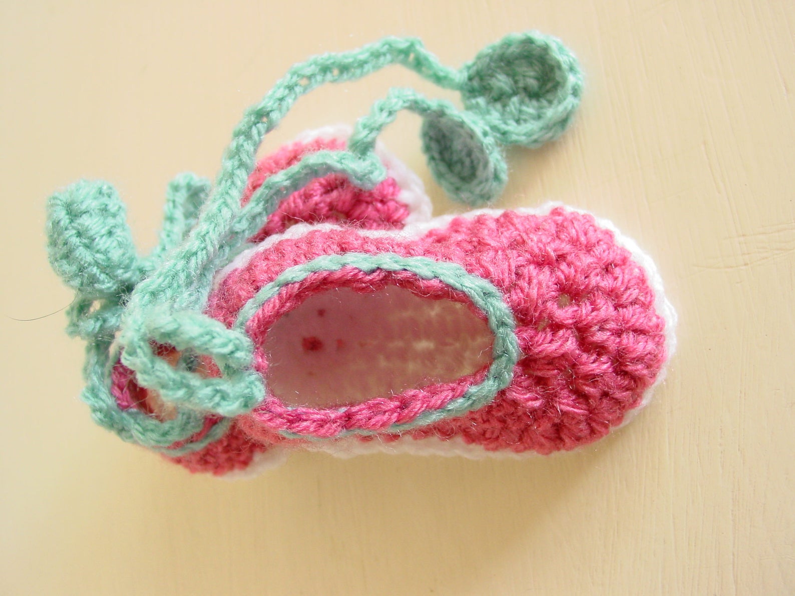 baby hat, easter bonnet, newborn gift set, baby girl , baby beanie, hat and shoe set, baby 0-3 months, ballet shoes, newborn gir