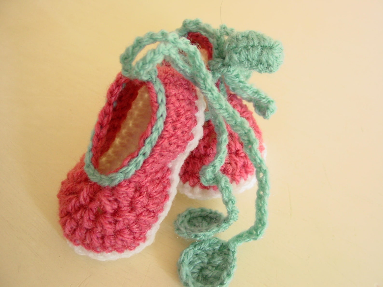 baby hat, easter bonnet, newborn gift set, baby girl , baby beanie, hat and shoe set, baby 0-3 months, ballet shoes, newborn gir