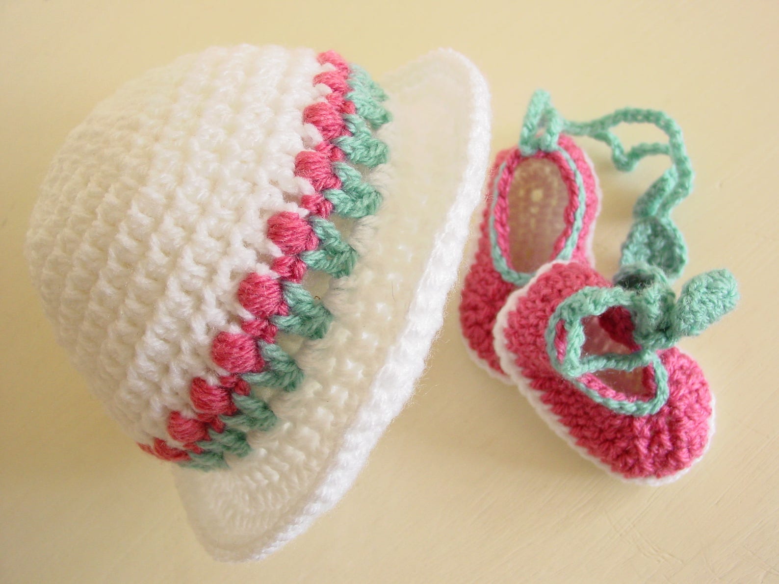 baby hat, easter bonnet, newborn gift set, baby girl , baby beanie, hat and shoe set, baby 0-3 months, ballet shoes, newborn gir