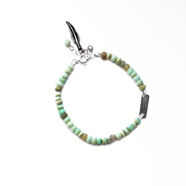 Bracciale opale verde menta - Bracciale con ciondolo in piuma - Bracciale unico - Bracciale fatto a mano