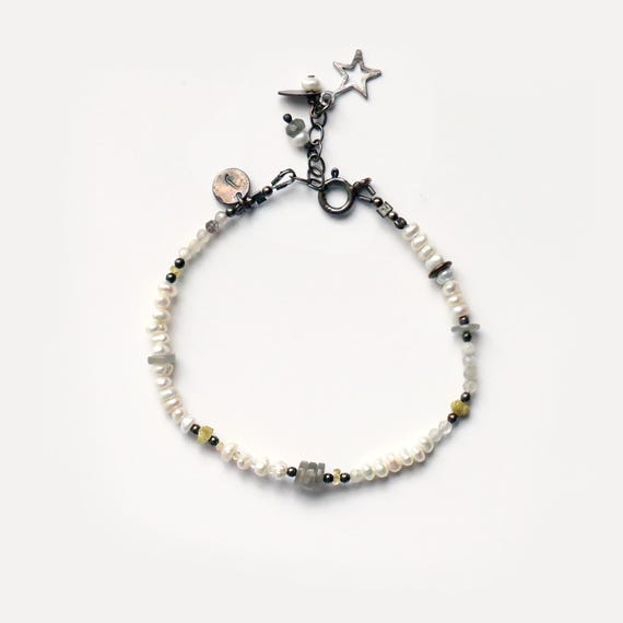Freshwater Pearl and Raw Diamond Bracelet: Oxidized Silver, Labradorite, Adjustable 17–19 cm