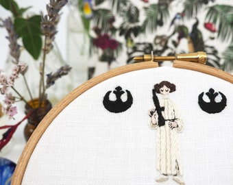 Pattern Broderie à la main PDF Télécharger: Star wars Princesse Leia - Tutoriel débutant- Motif Broderie Moderne - Hoop Art– art féministe