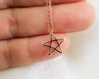 Collier étoile pentagramme en or rose, collier étoile délicat, collier petite étoile, cadeau de demoiselle d'honneur, cadeau d'anniversaire, collier superposé-JU4