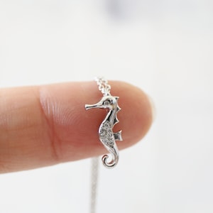 Dainty Sea Horse Necklace, Silver Color Sea Horse Necklace, Bridesmaid Gift, Birthday Gift, Minimalist Necklace, Birthday Gift