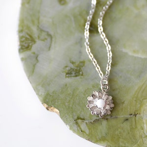 Dainty Silver Flower wtih White Opal Stone Necklace, Flower Opal Necklace, Gift for Best Friends,Bridesmaid Gift,Birthday Gift