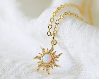 Zon ketting, gouden zon met opaal stenen ketting, sierlijke Sunburst ketting, bruidsmeisje cadeau, verjaardagscadeau, afstudeercadeau