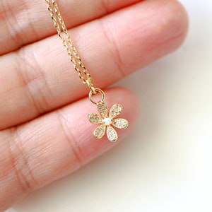 Dainty Daisy Flower with Tiny Opal Pendant Necklace, Opal Flower Necklace, Bridesmaid Gift,Birthday Gift, Flower Necklace