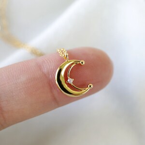 Dainty Necklace, Gold Crescent Moon Pendant Necklace, Gold Moon Necklace, Birthday Gift, Graduation Gift - JU6