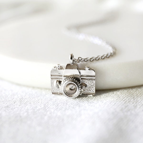 Dainty Silver Camera Pendant Necklace, Camera Necklace, Dainty Necklace, Bridesmaid Gift,Birthday Gift