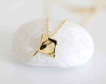 Gold Stingray Necklace, Dainty Stingray Charm Necklace, Birthday Gift, Bridesmaid Gift