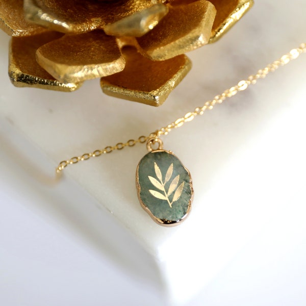 Leaf Necklace, Green Leaf Necklace,Natural Green Quartz Pendant Necklace, Spiritual Jewelry, Gift for Her, Minimalist Jewelry