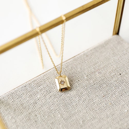 Collar con colgante de estrella del norte dorada: delicada joyería celestial