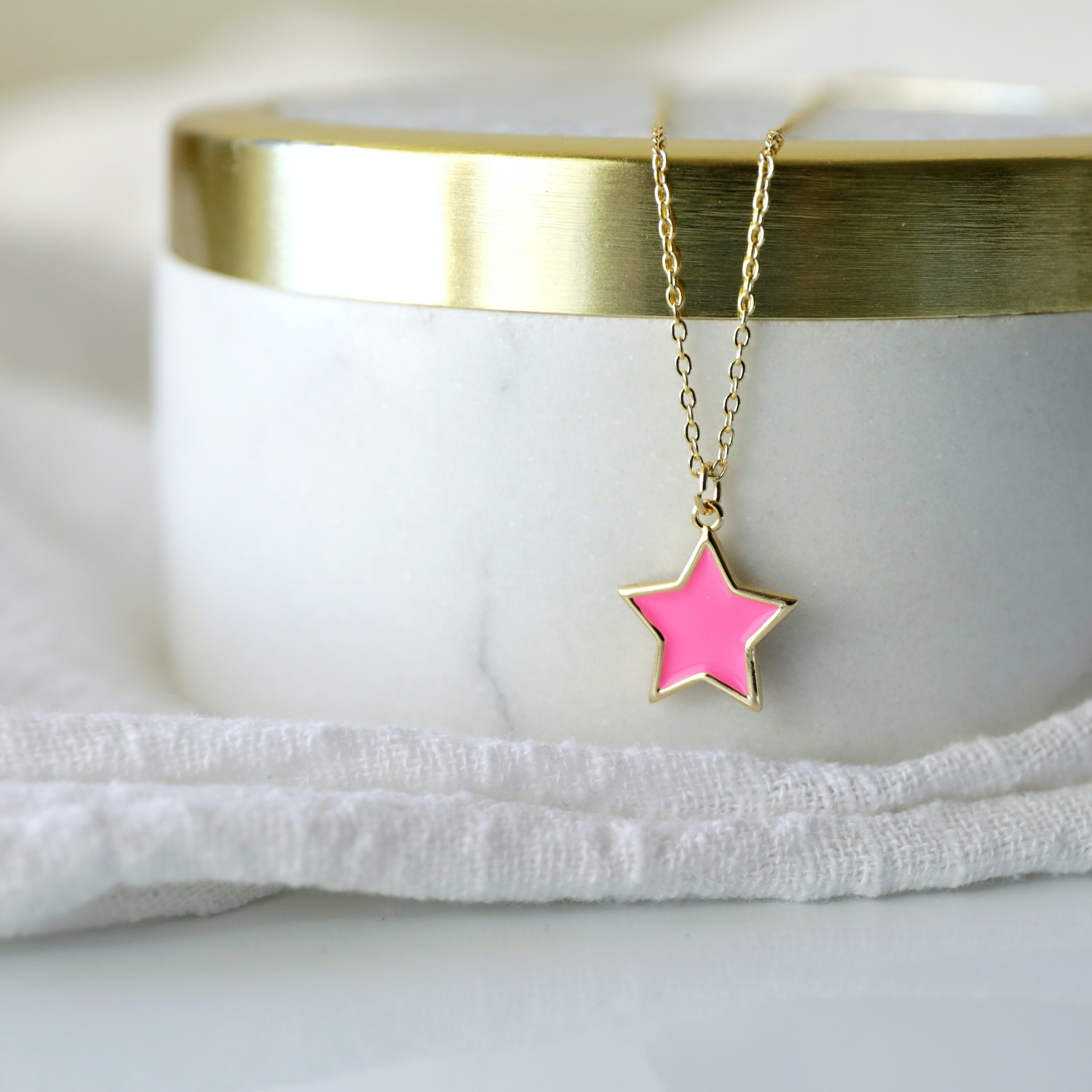 Kendra Scott Carved Jae Star Gold Long Pendant Necklace in Pink Rainbo –  Smyth Jewelers