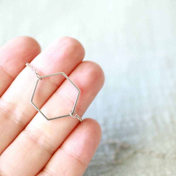Zilveren zeshoekige ketting: honingraatbedel, gerhodineerde ketting