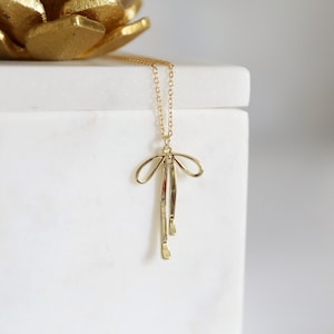 Gold Bow Charm Necklace, Bow Necklace, Bridesmaid Gift,Birthday Gift, Best Friend Gift, Wired Bow Necklace,Tie the Knot Necklace