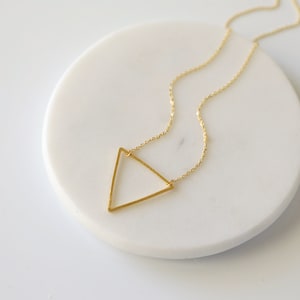Gold Dreieck Charm Halskette, Gold Floating Triangle Halskette,Geometrische Halskette,Braut Shower Geschenk,Geburtstagsgeschenk