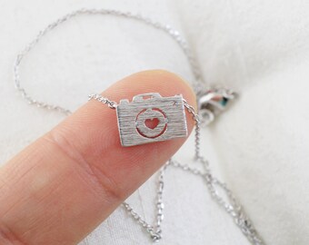 Dainty Necklace, Tiny Silver Camera Charm Necklace, Bridesmaid Gift,Birthday Gift, Camera Necklace, Photographer Necklace,7005