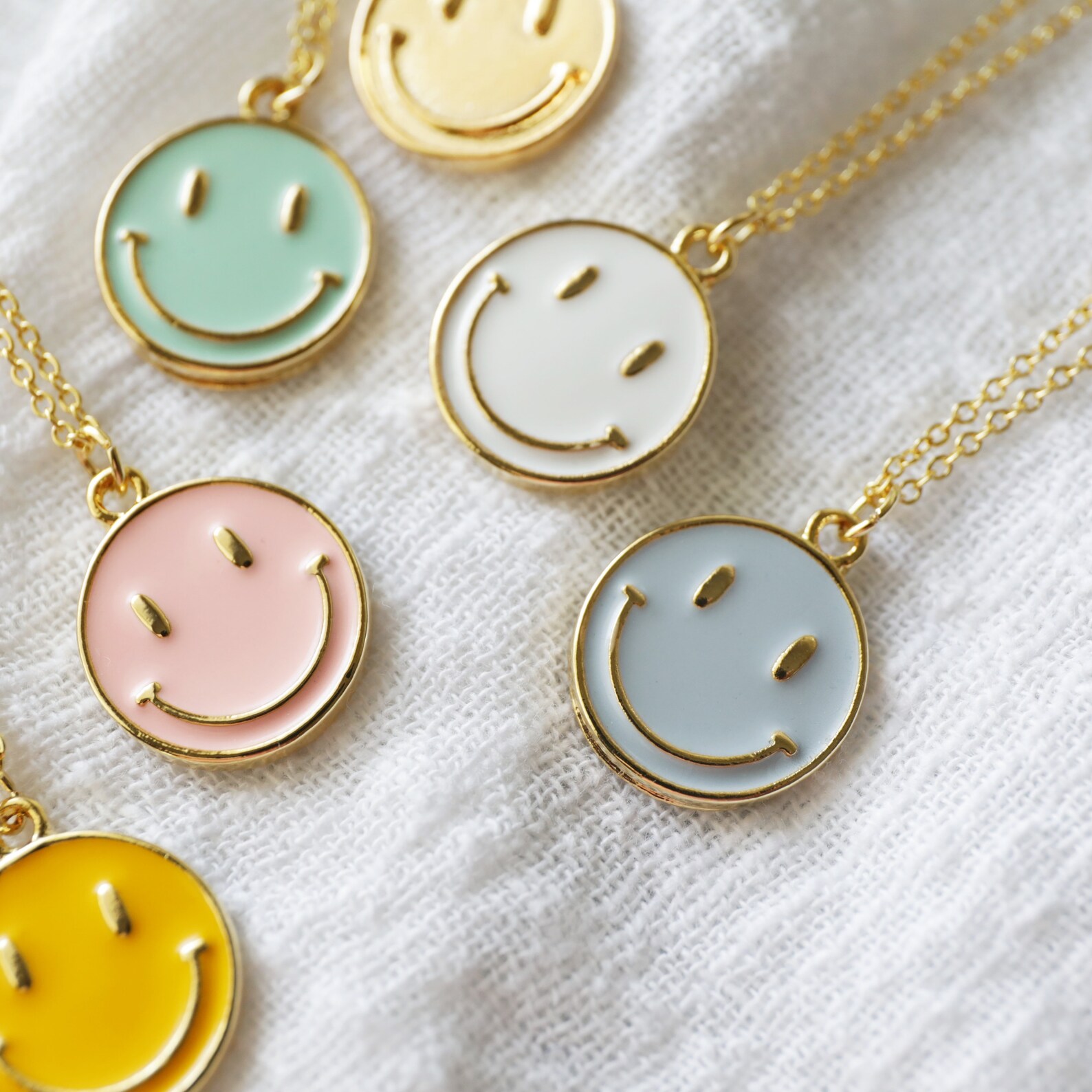 Smiley face choker Clearance