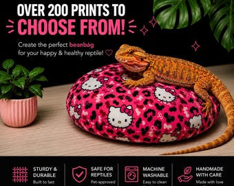 Könnte beinhalten: Ein rundes, pinkes Sitzkissen mit Hello Kitty- und Leopardenmuster. Eine orangefarbene Bartagame liegt auf dem Kissen. Der Text auf dem Bild lautet: OVER 200 PRINTS TO CHOOSE FROM! Create the perfect beanbag for your happy & healthy reptile!