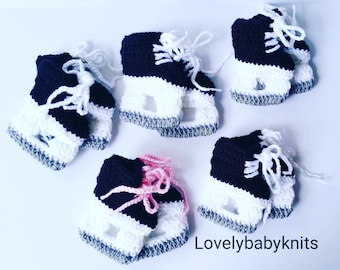 Baby Hockey Skates-Crochet Ice Skates -baby Booties  Black Ice Skates-  baby shower gift, Baby newborn photography prop-  baby girl  shoes