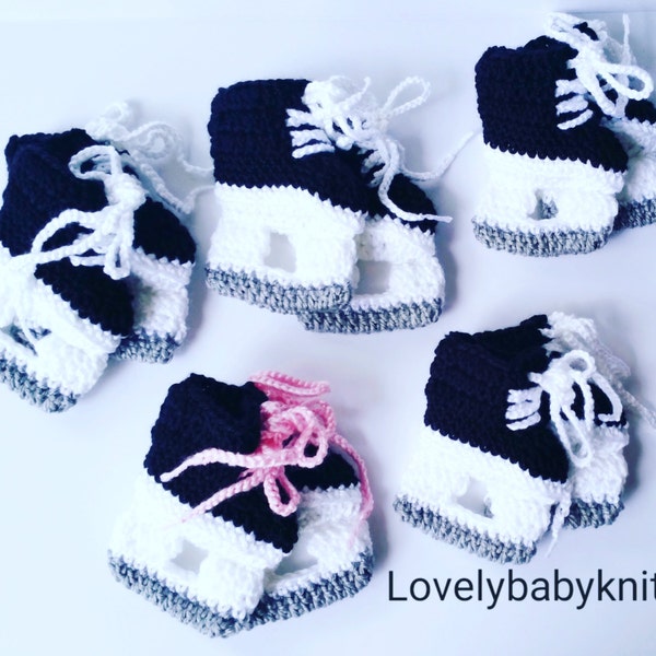 Baby Hockey Skates-Crochet Ice Skates -baby Booties  Black Ice Skates-  baby shower gift, Baby newborn photography prop-  baby girl  shoes