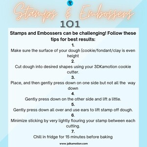 Puede incluir: Un fondo blanco con un gr&aacute;fico rosa y naranja que dice "Stamps & Embossers 101". El gr&aacute;fico est&aacute; rodeado por un borde azul claro. Debajo del gr&aacute;fico, una lista de siete consejos para usar sellos y matrices con masa de galletas, fondant o arcilla.