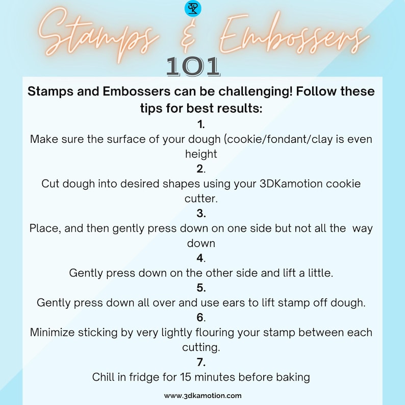 Puede incluir: Un fondo blanco con un gr&aacute;fico rosa y naranja que dice "Stamps & Embossers 101". El gr&aacute;fico est&aacute; rodeado por un borde azul claro. Debajo del gr&aacute;fico, una lista de siete consejos para usar sellos y matrices con masa de galletas, fondant o arcilla.