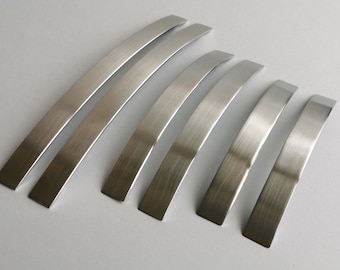 Set med 6 moderna silverfärgade skåphandtag. Silverbeslag för skåp. Lådhandtag. Silverfärgad lådhandtag. Modernt skåphandtag 827/2,3,4