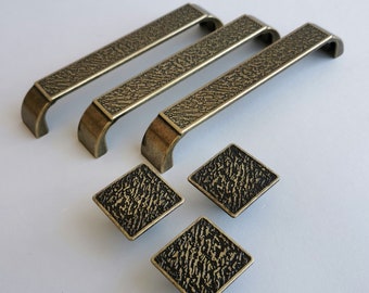 Set of 6 Antique Brass Cabinet Pulls/Knobs. Antique Brass Hardware. Drawer Knob. Drawer Pull. Cabinet Hardware. Kitchen Cabinet Pull ----