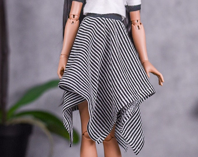 Uneven skirt  to fit such as Minifee 1/4 bjd clothes