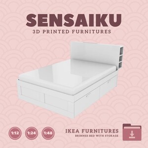 Puede incluir: Modelo 3D impreso en blanco de una cama con cajones de almacenamiento y una cabecera con estantes. La cama está etiquetada como "IKEA Furnitures Brimnes Bed with Storage".