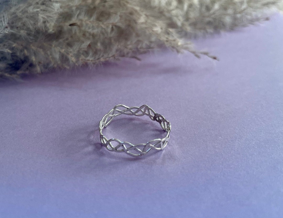 Dainty Interlacing Celting Ring / Eternal Knot Ring/ Minimalist Wire Stacking and Midi Ring