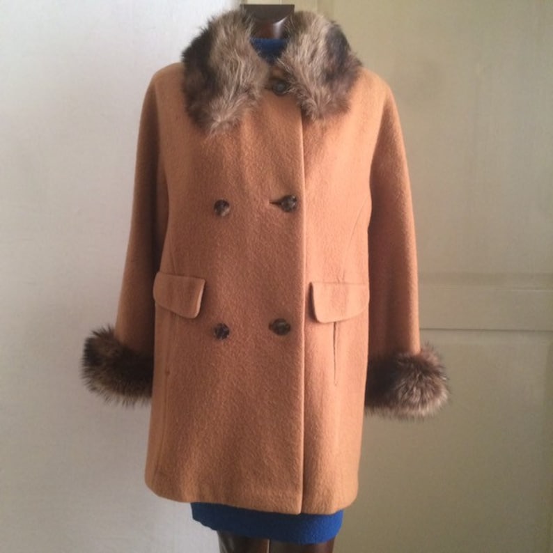 Vintage coat with fur collar and wrists