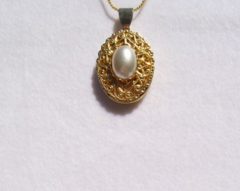 Necklace, Locket, Vintage Necklace