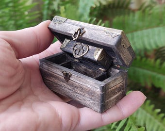 Antike Holzkiste, Puppenhaus, Maßstab 1:12, Halloween Miniatur