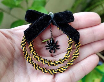 Miniature Spider Halloween Wreath for Dollhouse  1:12 Scale,  Dollhouse Accessories