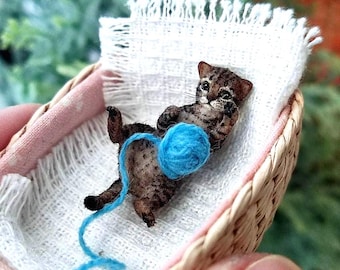 Dollhouse Miniature Tabby Kitten Sculpture 1:12