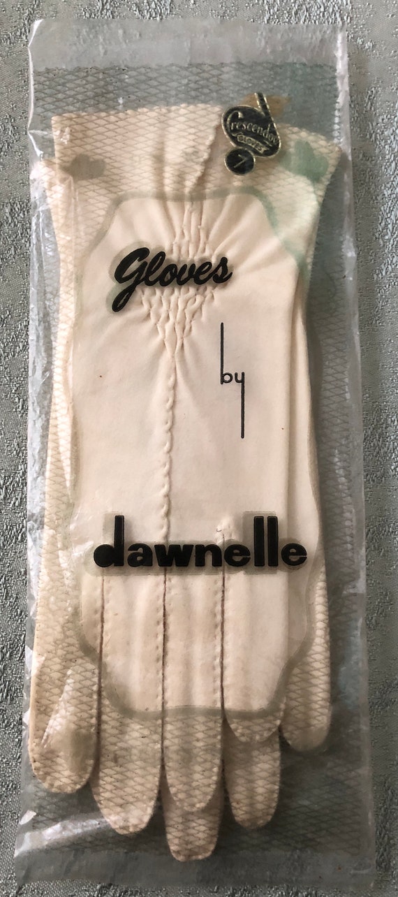 Vintage Ladies Gloves by Dawnelle Crescendoe size… - image 1