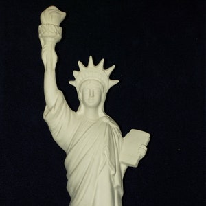 Gare 3915 Statue of Liberty - Bisque (Ready to Paint)