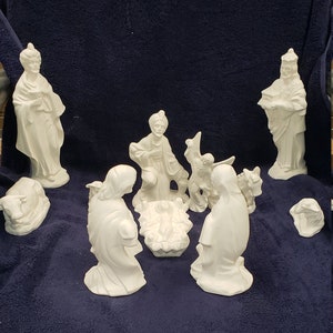 11 Piece Heritage  Nativity Set - Bisque (Ready to Paint)  Will take 4 to 6 weeks to ship after 11/10