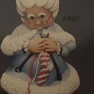 Ceramic Atlantic 907 Mrs. Santa Claus - Bisque (Ready to Paint)  Will take 4 to 6 weeks to ship after 11/10