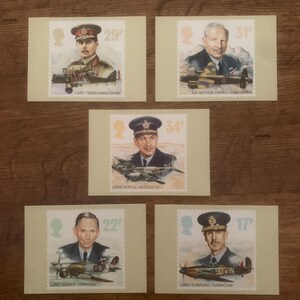 Lot de cinq, vintage, 1986, Royal Air Force, Royal Mail, commémoratif, libération, timbres, cartes postales, Brian Sanders, avions de chasse, guerre
