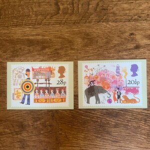 Dois, Vintage, 1983, Andrew Restall DA, Obra de arte, Ilustração, Feiras britânicas, Circo, Royal Mail, Comemorativo, Lançamento, Selos, Cartões-postais
