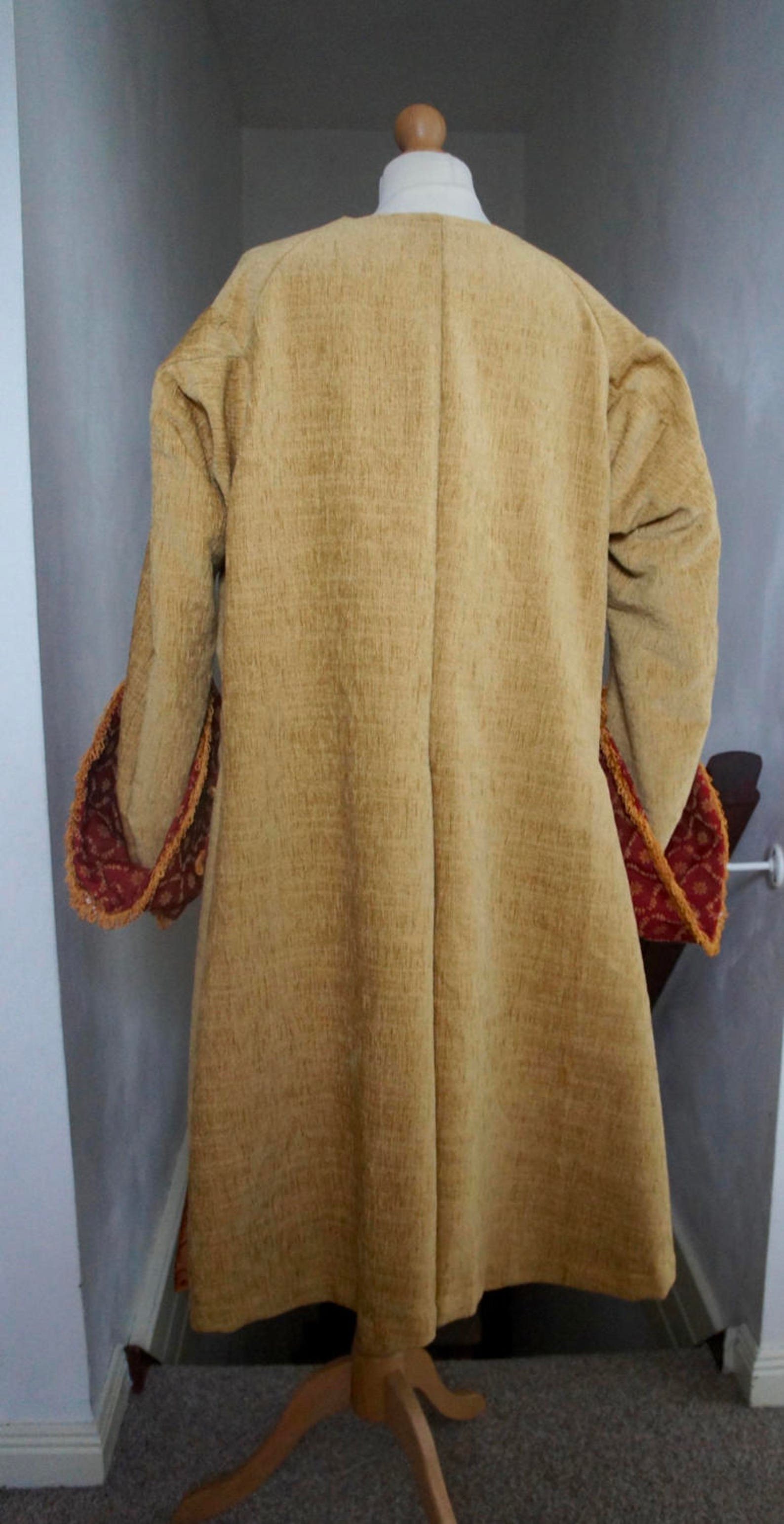 Georgischen Stil Piraten Mantel Rock Mantel In Gold und rot | Etsy