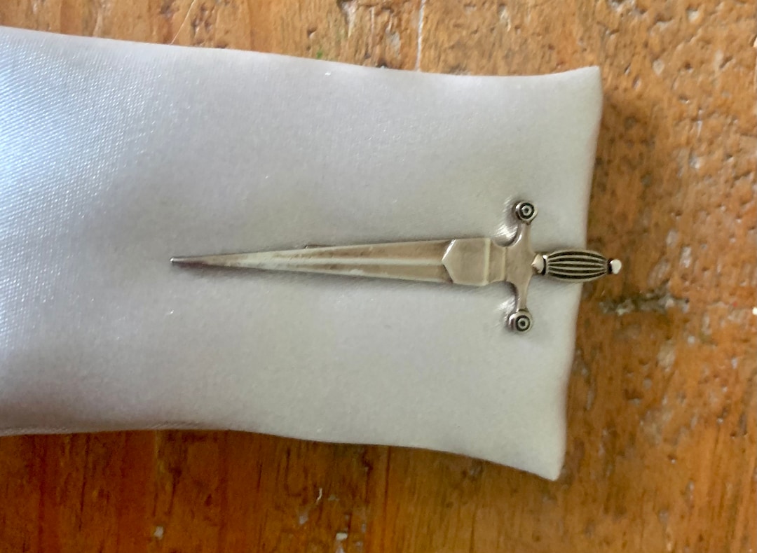 sophos tie pin