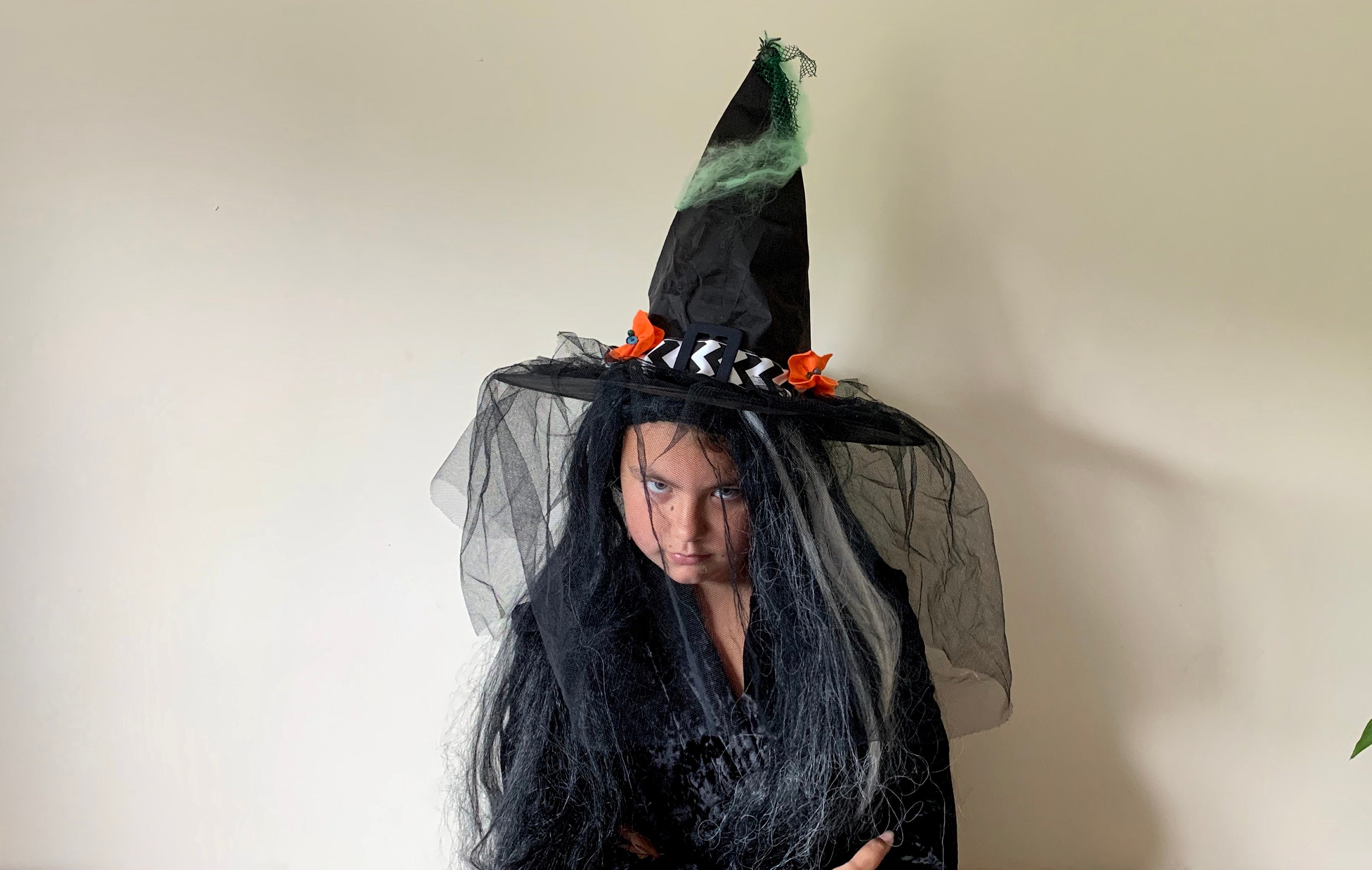 3-teiliges Hexenhut-Set Mit Schleier – Spitzer Hexenhut Für Halloween, Karneval & Mottopartys, Schwarz/rot/lila