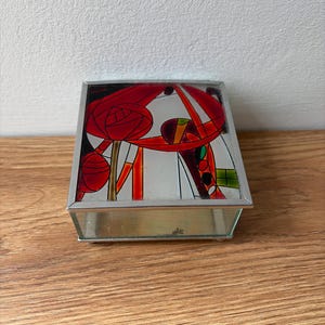 Vintage, década de 1990, Art Nouveau, estilo, diseño floral, vidrio, joyería, baratija, caja, baratija, caja, anillo, exhibición, dormitorio, tocador, mamá