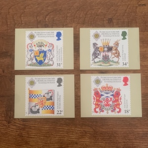 Ensemble de quatre, vintage, 1987, héraldique écossaise, armoiries, Royal Mail, commémorative, libération, timbres, cartes postales, objets de collection, souvenirs