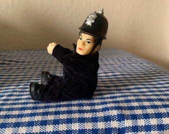 Vintage, 1980er Jahre, Polizist, Puppe, Greifling, Clip, Spielzeug, in Uniform, Retro, Strumpffüller, Wichtelmann, Geschenk, Geschenk, Ehemann, Vater, Sohn